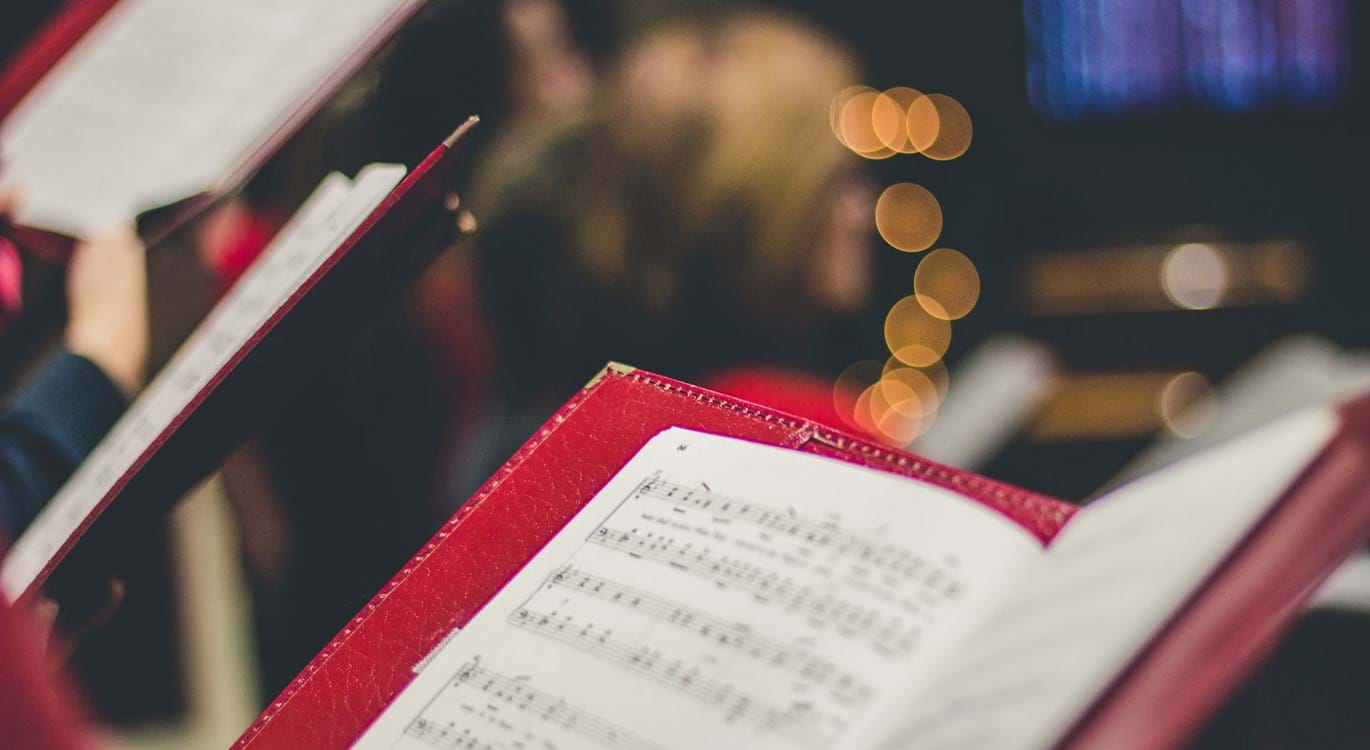 World famous atheist sings “real” Christmas Carols